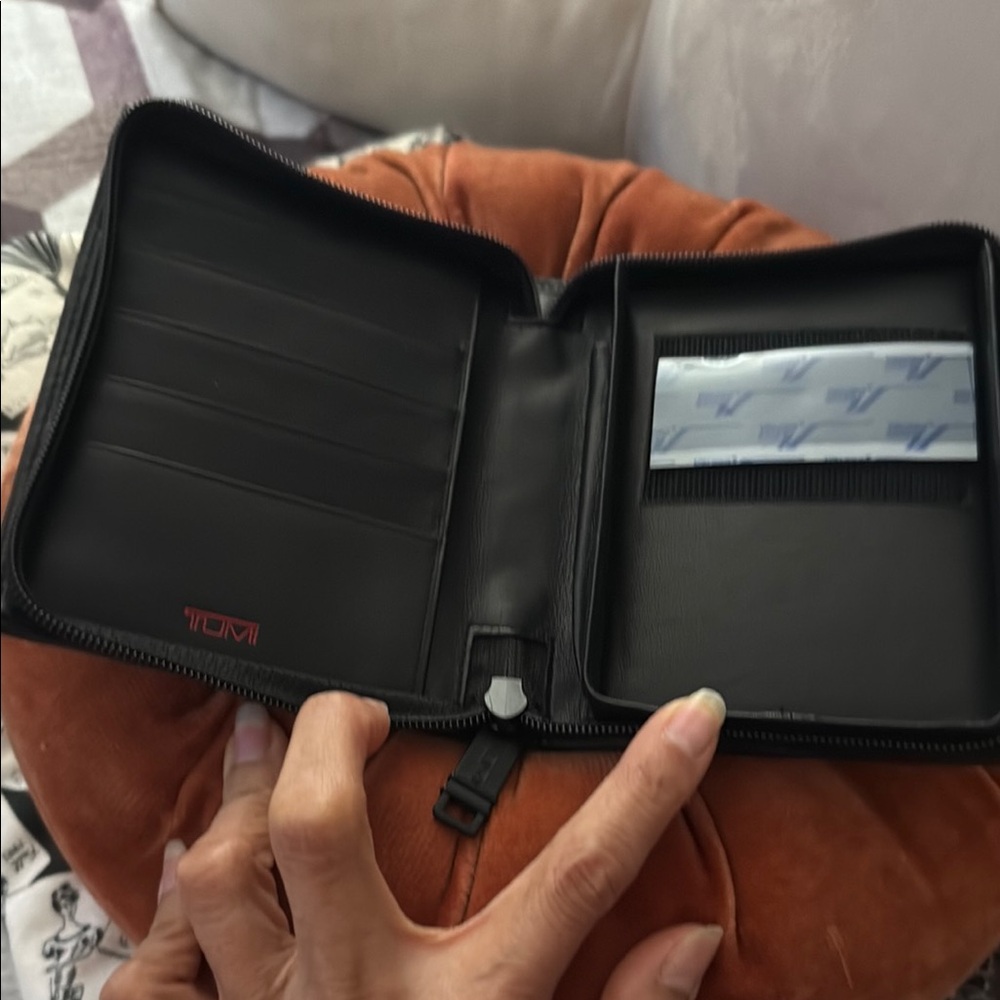 NWT Tumi Black Zippered Card Holder